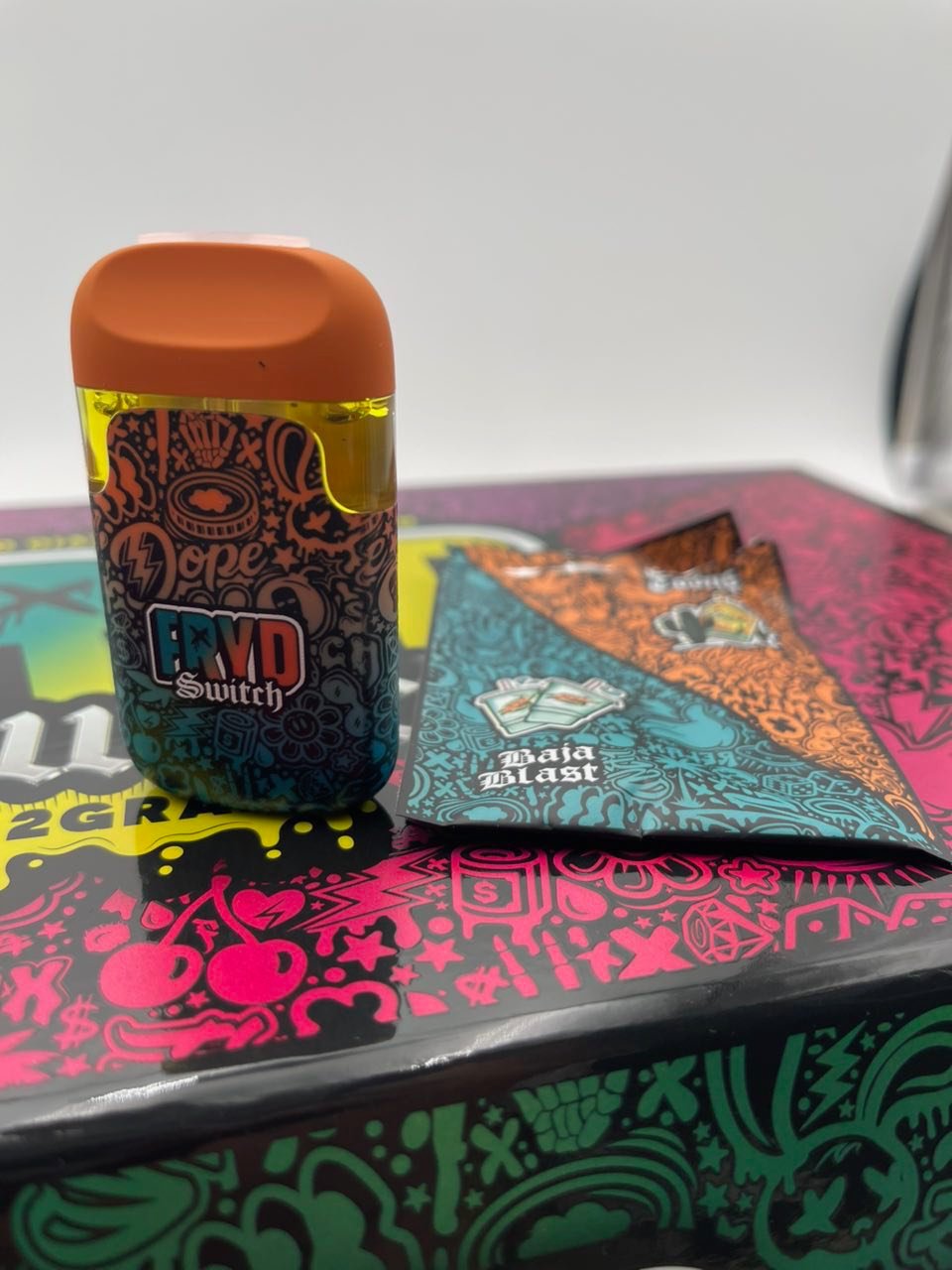 FRYD SWITCH 2G DISPOSABLE WITH GUMMIES FRYD SWITCH 2G DISPOSABLE WITH GUMMIES